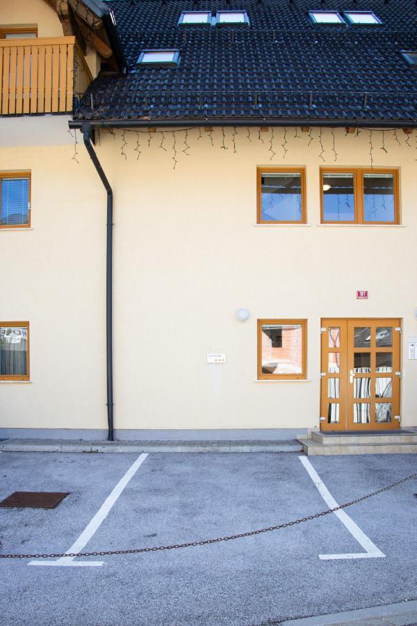 Apartma Soncek, On The Ski Slopes, Balcony, Private Parking Краньска Гора Экстерьер фото